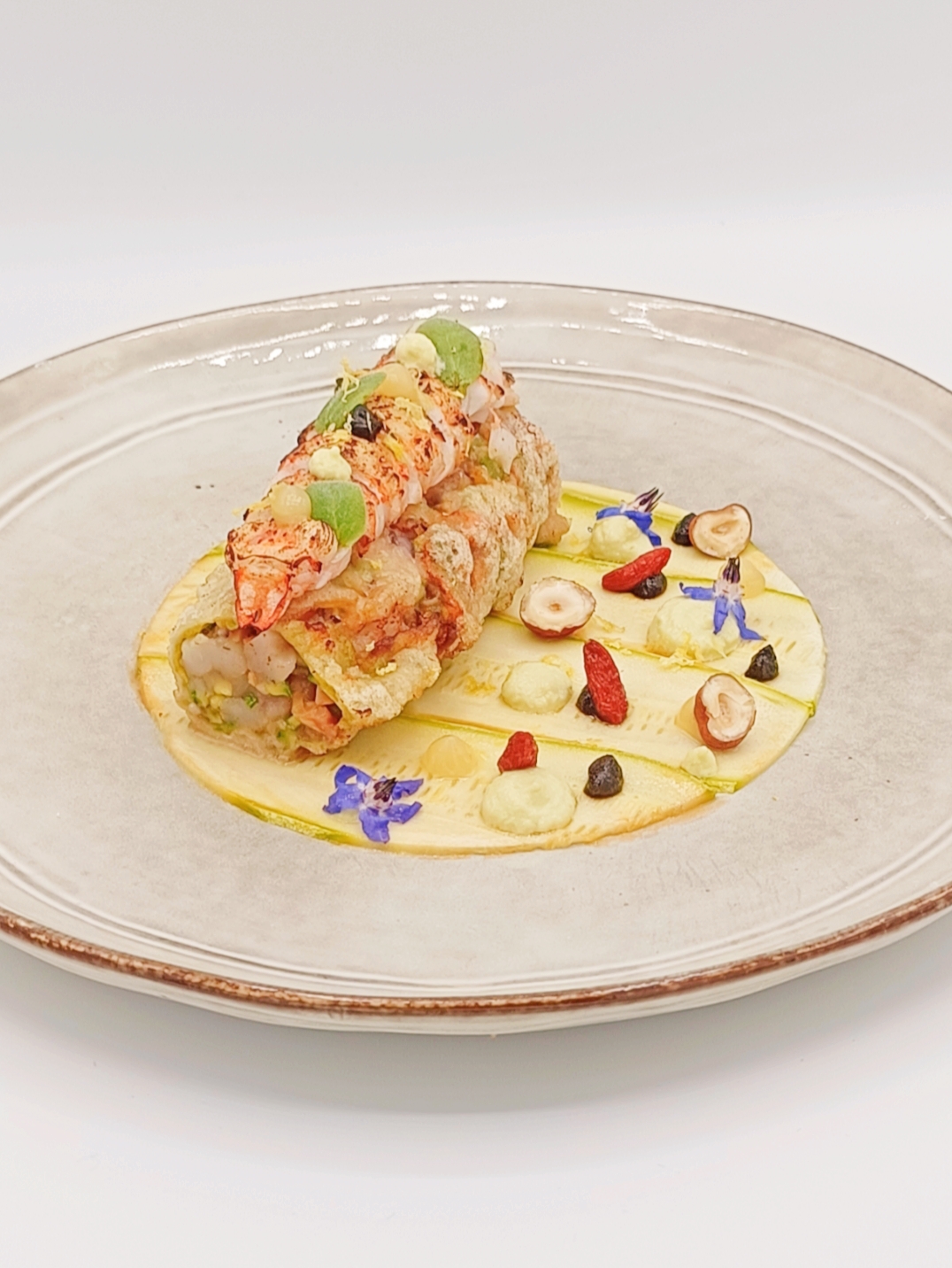 Tartare de crevette en tempura et langoustine grillé au chalumeau